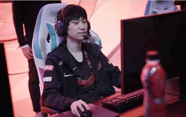 教练在场边 教练在场边