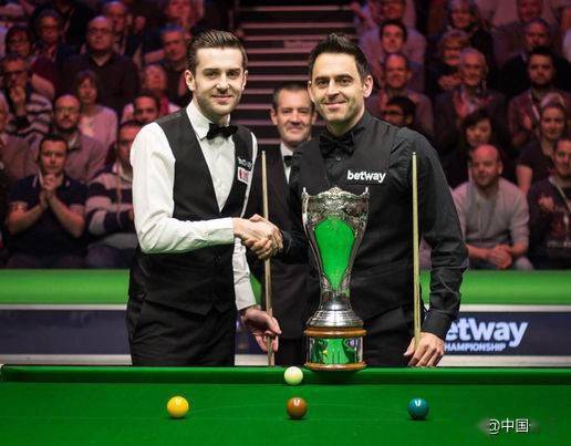 显得格外稀 显得格外稀